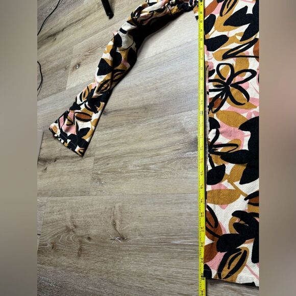 Tulléa Floral Linen Pants - Picture 10 of 10